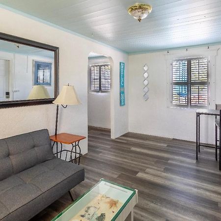 Bungalow 1 Minute From The Beach Suite #3 Englewood Exterior photo