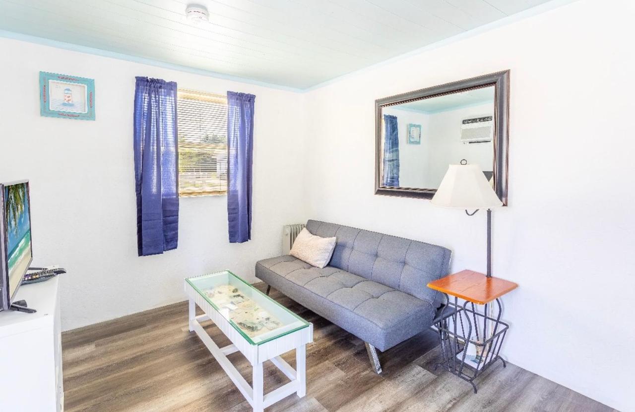 Bungalow 1 Minute From The Beach Suite #3 Englewood Exterior photo