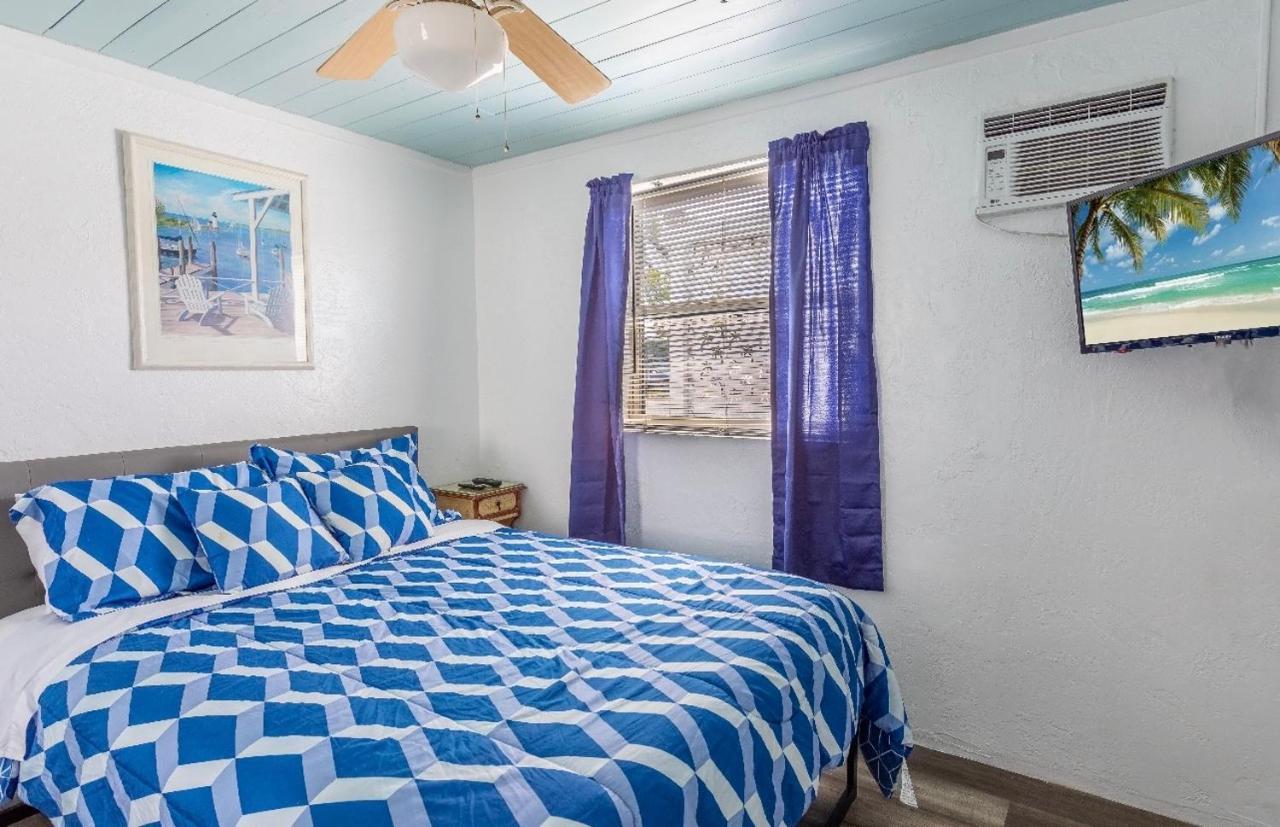 Bungalow 1 Minute From The Beach Suite #3 Englewood Exterior photo