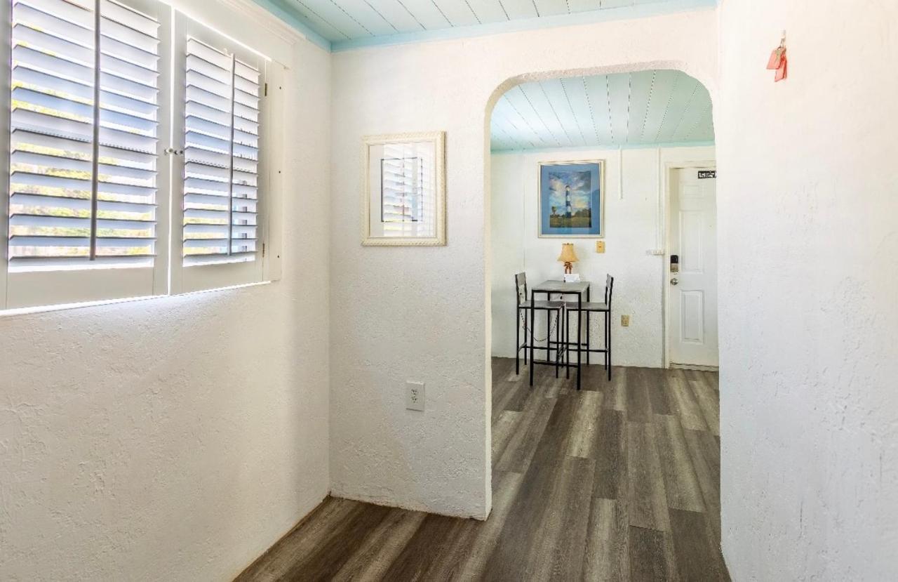 Bungalow 1 Minute From The Beach Suite #3 Englewood Exterior photo