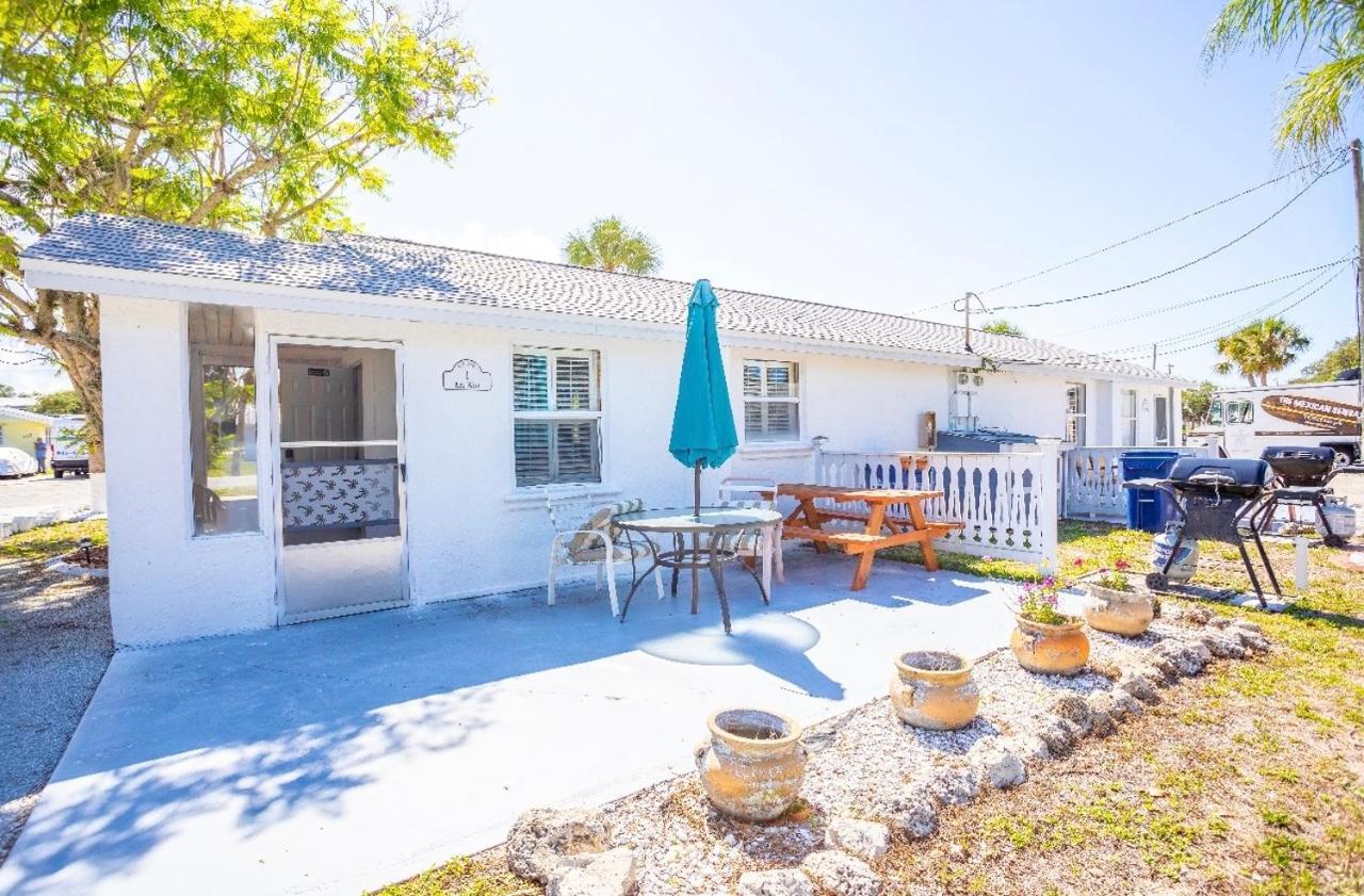 Bungalow 1 Minute From The Beach Suite #3 Englewood Exterior photo